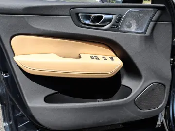 VOLVO XC60 Ultimate Dark AWD B5 Benzin EU6d HUD StandH