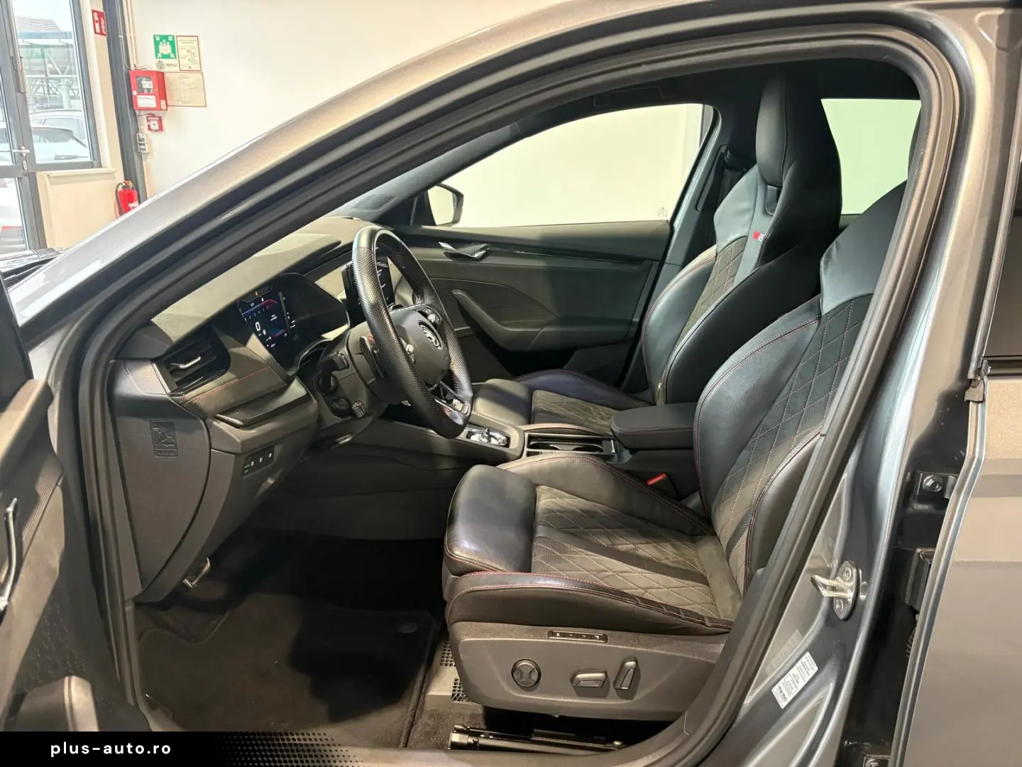 SKODA Octavia Combi 2.0 TDI   RS DSG ACC LED