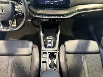 SKODA Octavia Combi 2.0 TDI   RS DSG ACC LED