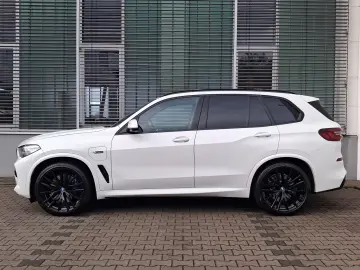 BMW X5 xDr45e iPerf M Sportpaket LED Navi
