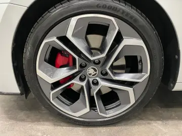 SKODA Octavia Combi RS Matrix Pano. Keyless AHK Kamera