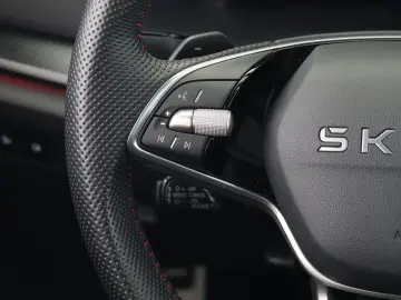 SKODA OCTAVIA COMBI RS 2.0TSI DSG NAVI MATRIX-LED