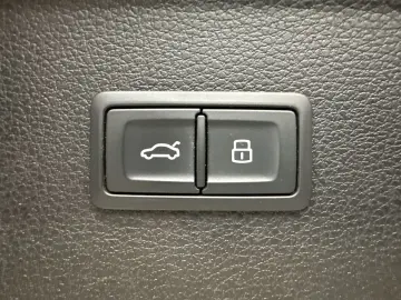 AUDI Q5 40 TDI Qu S-Line NAV LED AHK VCOCK KAM