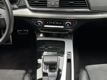 AUDI Q5 40 TDI Qu S-Line NAV LED AHK VCOCK KAM