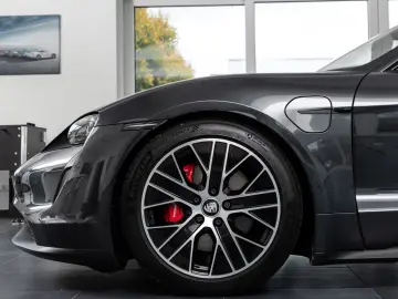 PORSCHE Taycan 4S ST Luft Pano Chrono BOSE 22KW