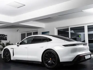 PORSCHE Taycan GTS