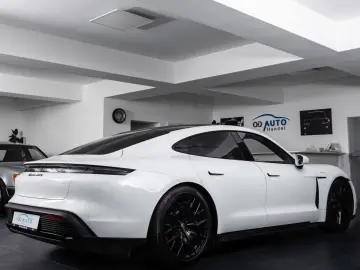 PORSCHE Taycan GTS