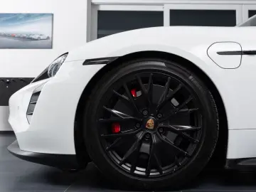 PORSCHE Taycan GTS