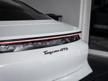 PORSCHE Taycan GTS