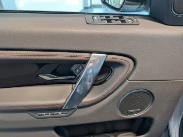 LAND ROVER Discovery Sport P250 R-Dynamic AWD AHK Panorama