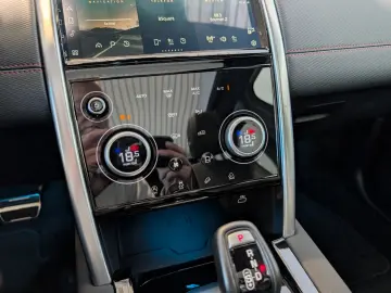 LAND ROVER Discovery Sport P250 R-Dynamic AWD AHK Panorama