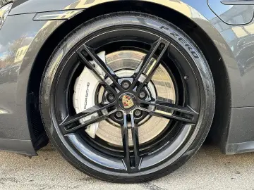 PORSCHE Taycan 4S Performance Batterie Plus   21