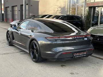 PORSCHE Taycan 4S Performance Batterie Plus   21