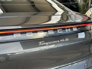 PORSCHE Taycan 4S Performance Batterie Plus   21