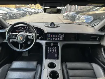 PORSCHE Taycan 4S Performance Batterie Plus   21