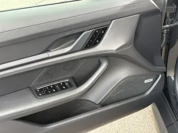 PORSCHE Taycan 4S Performance Batterie Plus   21