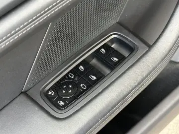 PORSCHE Taycan 4S Performance Batterie Plus   21