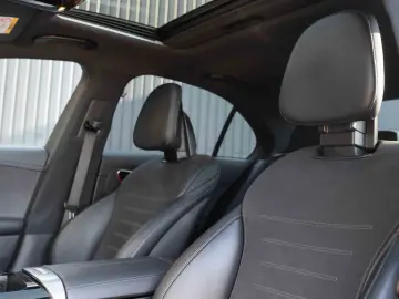 Mercedes-Benz C 300 4Matic 9G-TRONIC AMG Line