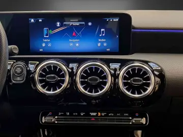 MERCEDES-BENZ A 200 AMG Totwinkel Spurhalte Keyless SHZ LED