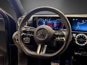 MERCEDES-BENZ A 200 AMG Totwinkel Spurhalte Keyless SHZ LED