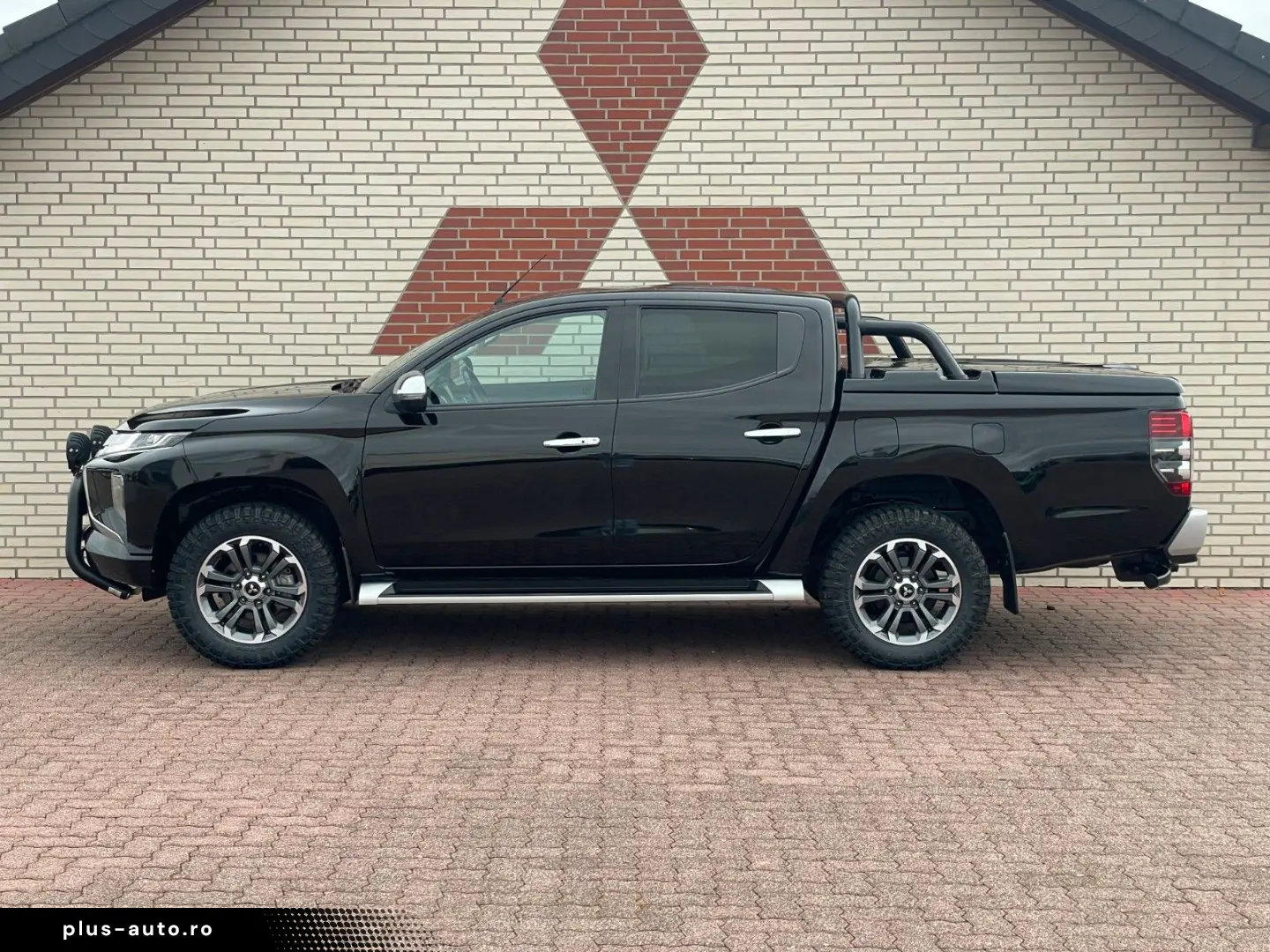 MITSUBISHI L200 Select 4WD AT Navi AHK Neue Reifen Webasto
