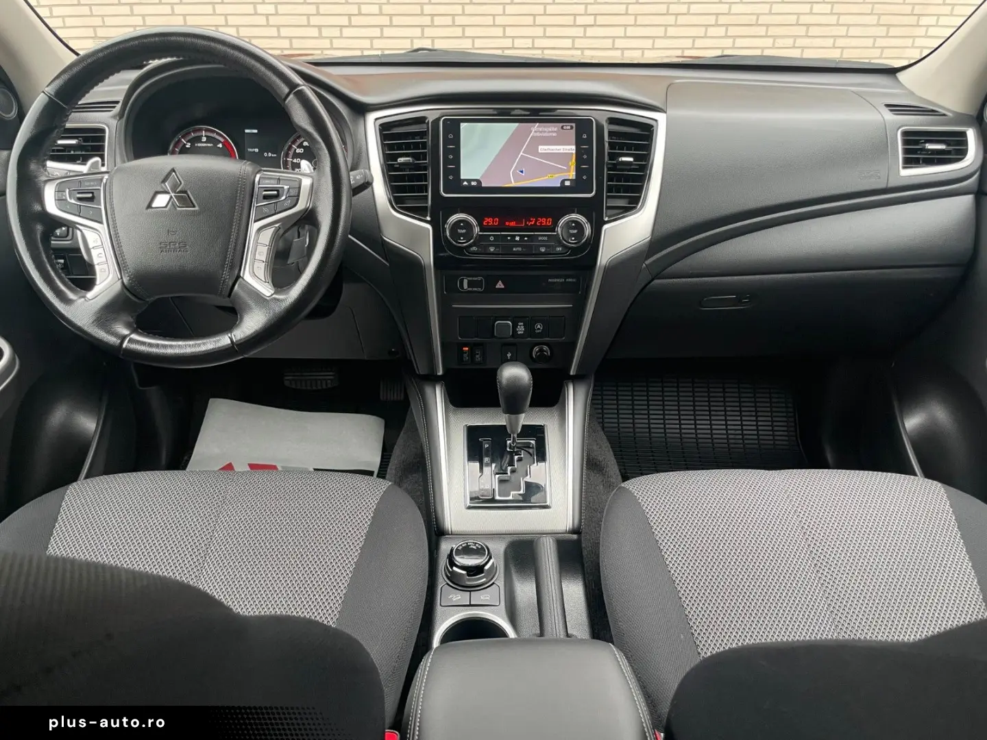 MITSUBISHI L200 Select 4WD AT Navi AHK Neue Reifen Webasto