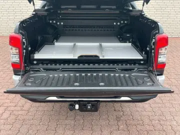 MITSUBISHI L200 Select 4WD AT Navi AHK Neue Reifen Webasto