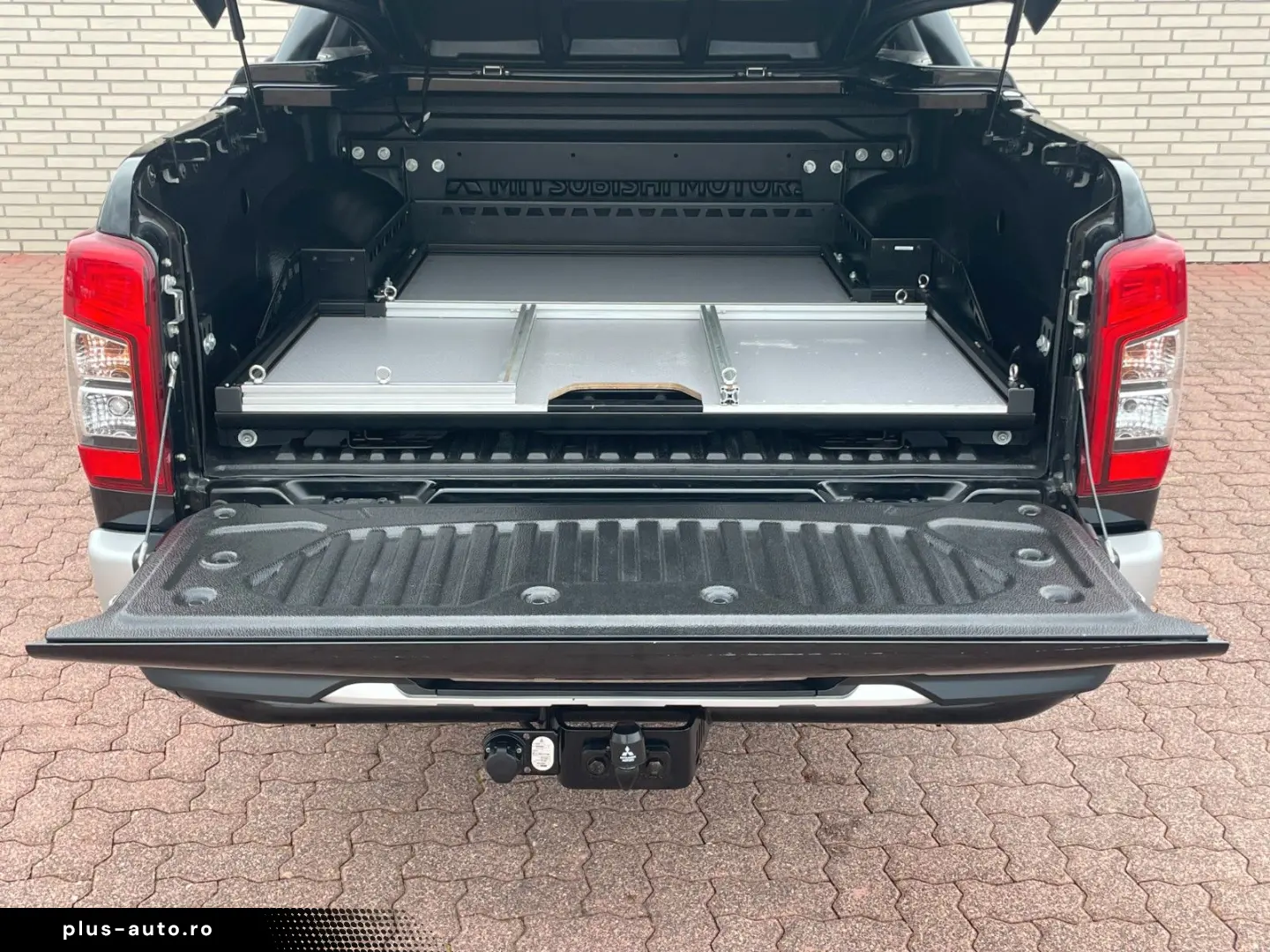 MITSUBISHI L200 Select 4WD AT Navi AHK Neue Reifen Webasto