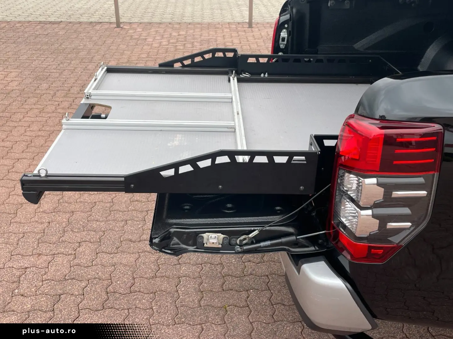 MITSUBISHI L200 Select 4WD AT Navi AHK Neue Reifen Webasto