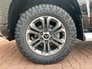 MITSUBISHI L200 Select 4WD AT Navi AHK Neue Reifen Webasto