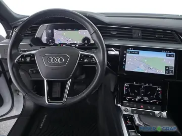 AUDI Q8 Sportback 50 e-tron
