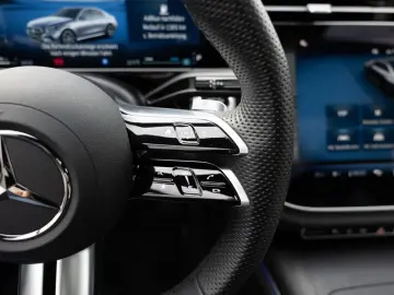 MERCEDES-BENZ E 220 d 4M AMG-Sport Super Pano Burm AHK Night