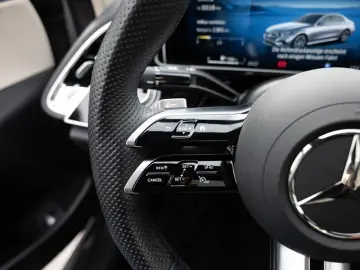 MERCEDES-BENZ E 220 d 4M AMG-Sport Super Pano Burm AHK Night