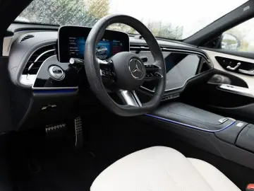 MERCEDES-BENZ E 220 d 4M AMG-Sport Super Pano Burm AHK Night