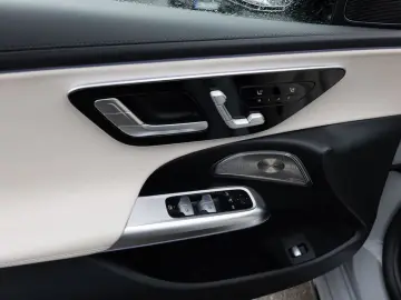 MERCEDES-BENZ E 220 d 4M AMG-Sport Super Pano Burm AHK Night