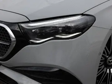 MERCEDES-BENZ E 220 d 4M AMG-Sport Super Pano Burm AHK Night