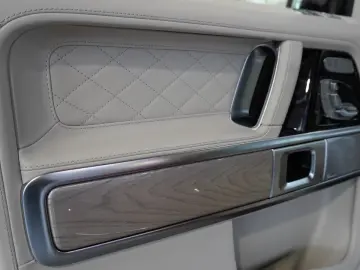 Mercedes-Benz G 63 AMG  DESIGNO STAHZ GLASDACH