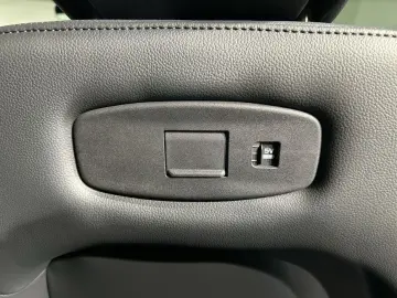 LAND ROVER Discovery D350 Dynamic SE