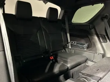 LAND ROVER Discovery D350 Dynamic SE