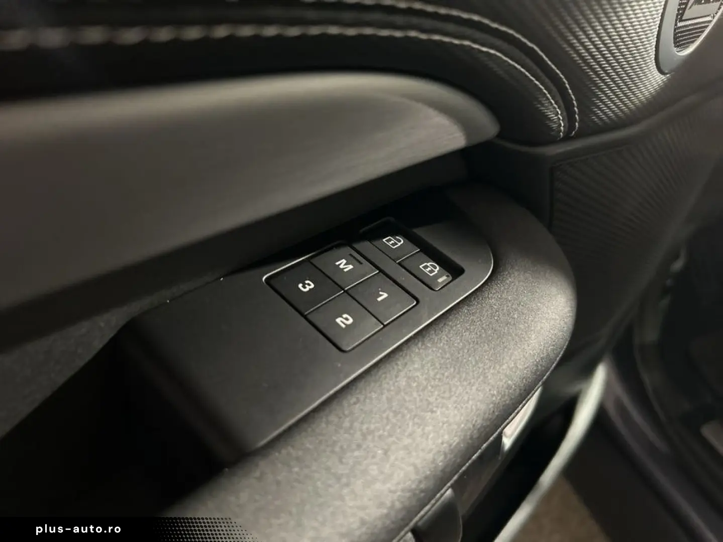 LAND ROVER Discovery D350 Dynamic SE