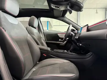 MERCEDES-BENZ A 200 Limousine AMG DISTRONIC-AHK-PANO&hellip;