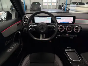 MERCEDES-BENZ A 200 Limousine AMG DISTRONIC-AHK-PANO&hellip;