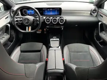 MERCEDES-BENZ A 250e AMG Night Multibeam AHK Stdhzg 19Zoll