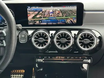 MERCEDES-BENZ A 250e AMG Night Multibeam AHK Stdhzg 19Zoll