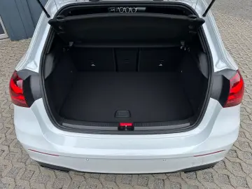 MERCEDES-BENZ A 250e AMG Night Multibeam AHK Stdhzg 19Zoll