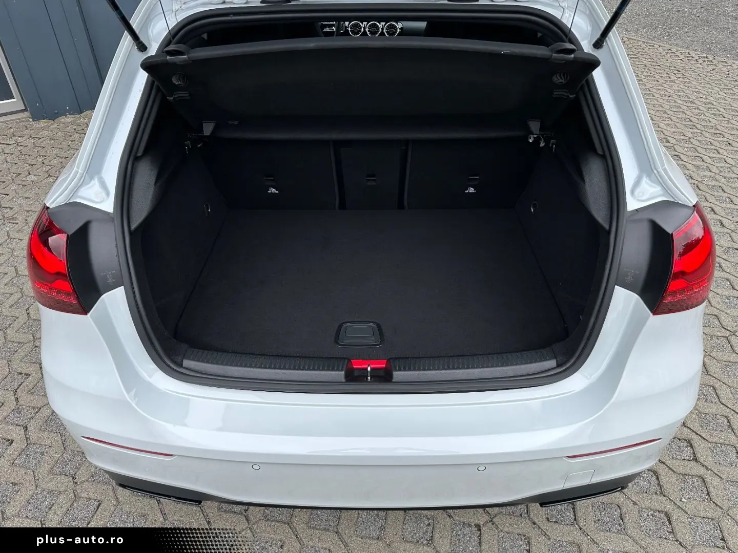 MERCEDES-BENZ A 250e AMG Night Multibeam AHK Stdhzg 19Zoll