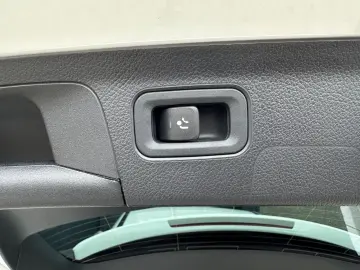 MERCEDES-BENZ A 250e AMG Night Multibeam AHK Stdhzg 19Zoll