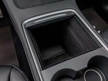 TESLA Y Dual Motor Long Range AWD