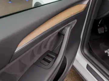 TESLA Y Dual Motor Long Range AWD