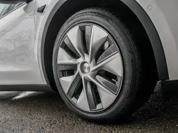 TESLA Y Dual Motor Long Range AWD